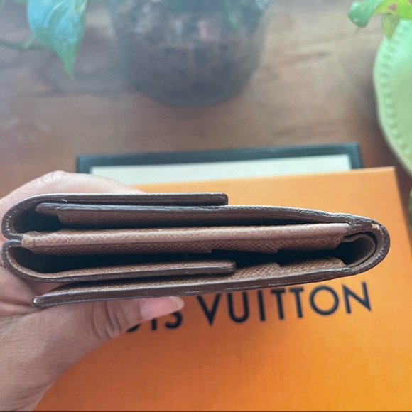 Authentic 💯 Louis Vuitton Monogram Portefeiulle Elise Trifold Wallet - Picture 4 of 10